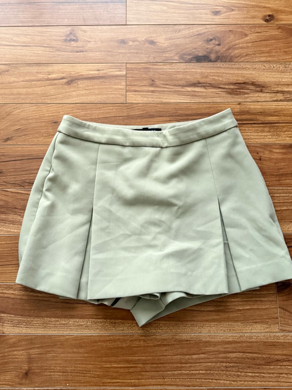 Dynamite Beige Pleated Mini Skort - Size 6